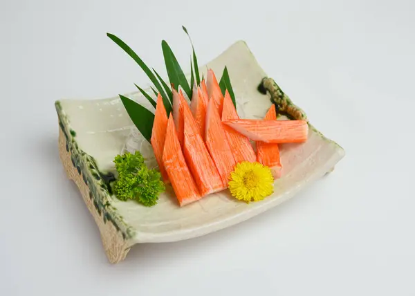 Bâtonnets de crabe sashimi ou kani de nourriture japonaise — Photo