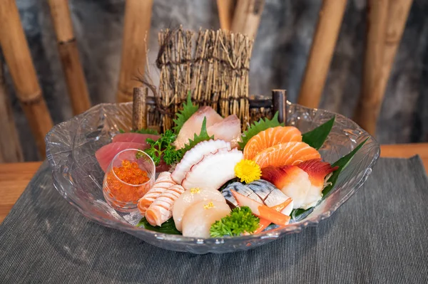 Vari giapponese pesce fresco sashimi e frutti di mare set — Foto Stock