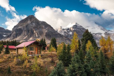 Wooden huts in canadian rockies at Assiniboine provincial park clipart