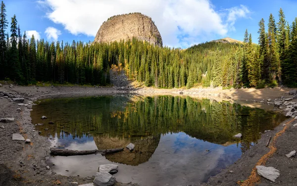 Panorama Del Lago Mirror Con Reflexión Del Bosque Pinos Estanque — Foto de Stock