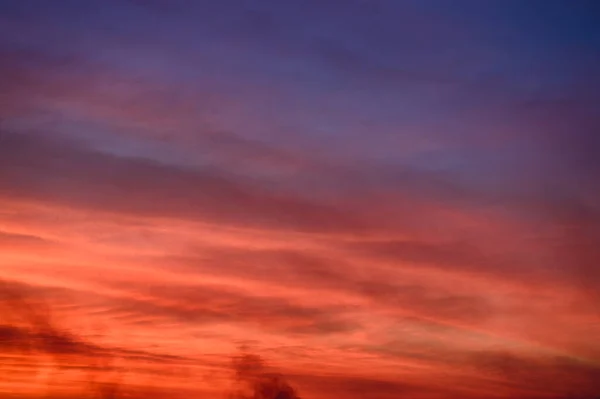 Renkli Alacakaranlık Gökyüzü Gün Batımında Duman — Stok fotoğraf