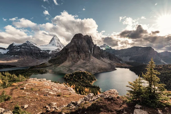 Monte Assiniboine Con Lago Bosque Otoño Pico Nublet Parque Provincial — Foto de Stock