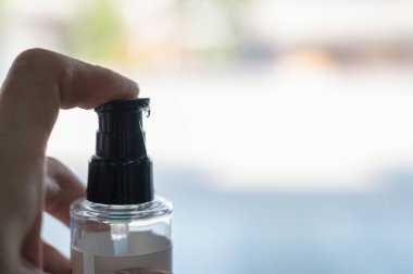 Coronavirus 'u korumak için parmak basan alkol jeli, Covid-19.
