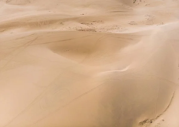 砂丘の上に砂漠の背景に縞模様 — ストック写真