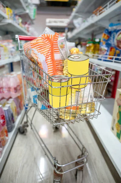 Shopping Cart Hoarding Product Food Aisle Grocery Store — Stock Photo, Image