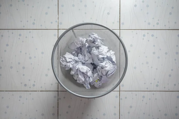 Top View Crumpled Papers Metallic Mesh Trash Can — Stock Photo, Image