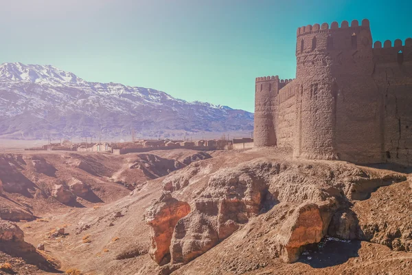 Товсті оборонними стінами замку Rayen — стокове фото