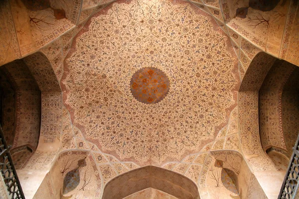 Interiör av en av moskéerna i Esfahan — Stockfoto