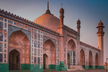 Badshahi Camii ( Badshahi mescidi )