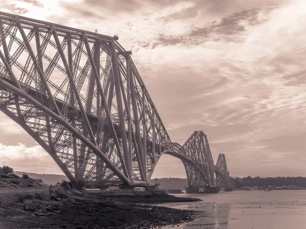 Forth Rail Bridge at dusk in Edinburgh — Stock Photo, Image