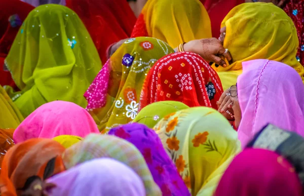 Multidão colorida de mulheres indianas — Fotografia de Stock