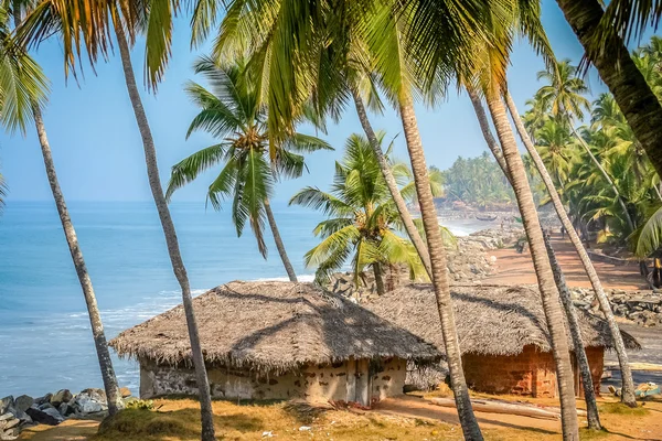Kulübe Goa kayalıklardan üzerinde — Stok fotoğraf