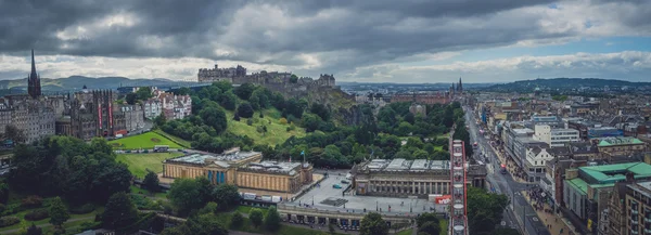 Panoramisch uitzicht op het centrum van Edinburgh — Stockfoto