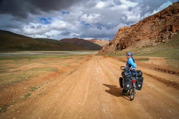 Mit dem Fahrrad durch Tibet — Stockfoto