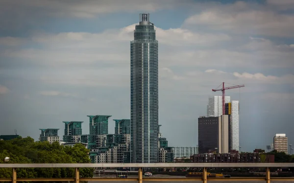 Torre de St George Wharf — Foto de Stock