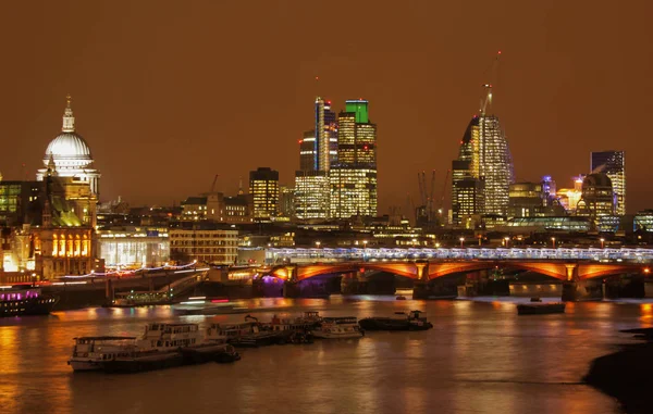 Londons silhuett på natten — Stockfoto