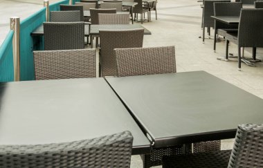 Restoran dışında boş tablo