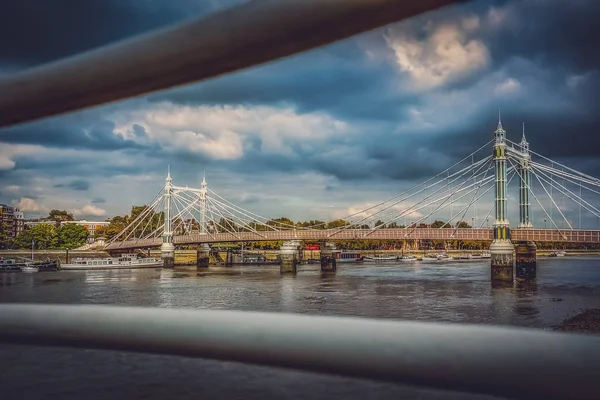 Chelsea Bridge in autumn — Stock Photo, Image