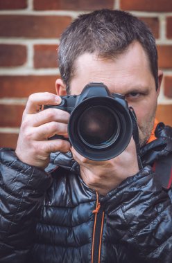 Profesyonel bir fotoğrafçı portresi