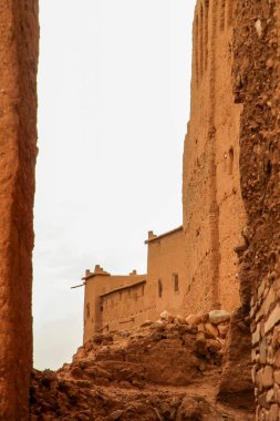 Bir eski kasbah duvarları