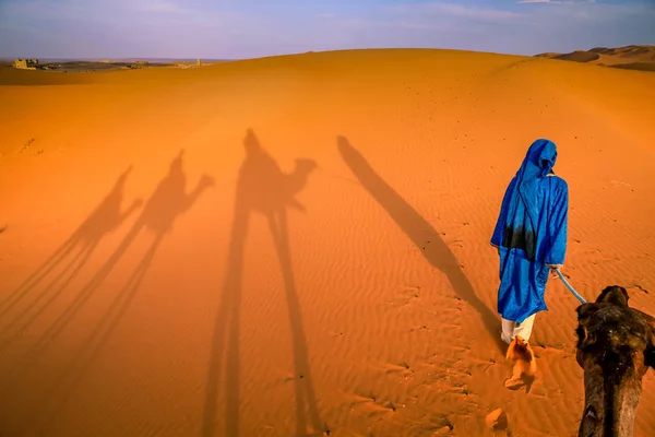 Guide berbère sur les dunes de sable Merzouga — Photo