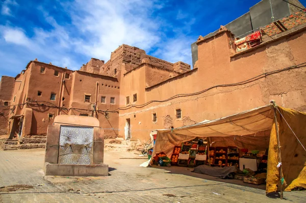 Ouarzazate 카스, 모로코 근처 급수대 — 스톡 사진