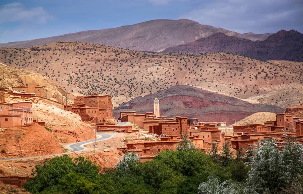 Pueblo en las montañas del Atlas —  Fotos de Stock