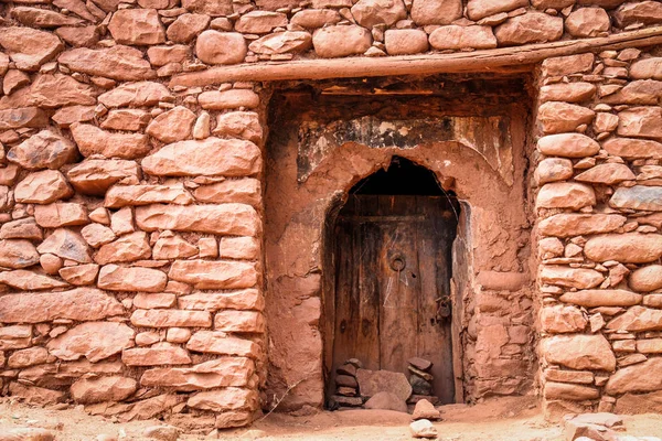 Pintu masuk ke rumah desa — Stok Foto