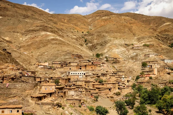 Pueblo en las montañas del Atlas —  Fotos de Stock