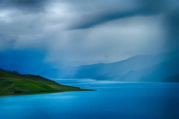 Lago Yamdrok Tso — Fotografia de Stock