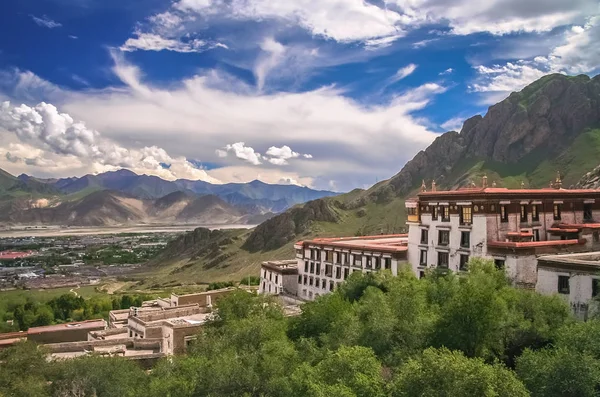 Lhasa yakınındaki Jokhang Manastırı 