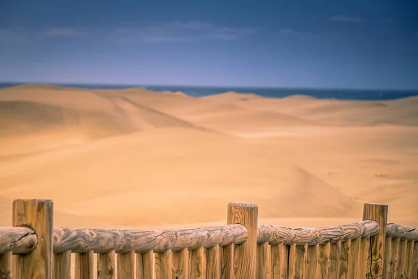 Staket längs sanddynerna — Stockfoto