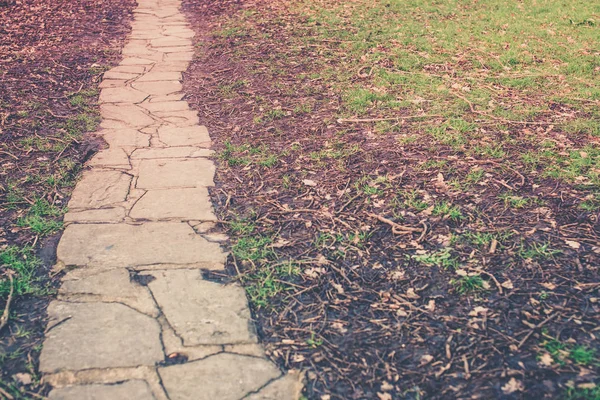 公園で石の経路 — ストック写真