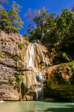 Şelale Madagaskar'daki Tsiribinha nehrinde