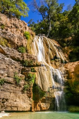 Şelale Madagaskar'daki Tsiribinha nehrinde