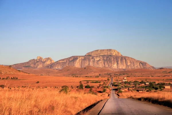 Estrada através de Madagáscar — Fotografia de Stock