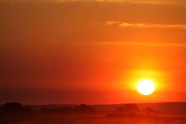 Spettacolare tramonto sul fiume Tsiribihina — Foto Stock