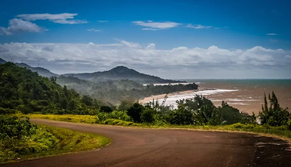 Madagaskar Sahili boyunca yol — Stok fotoğraf