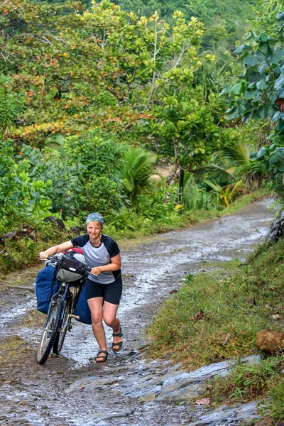 Cyclisme dans la jungle — Photo