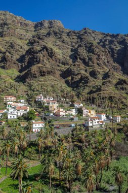 La Gomera yamaç evleri