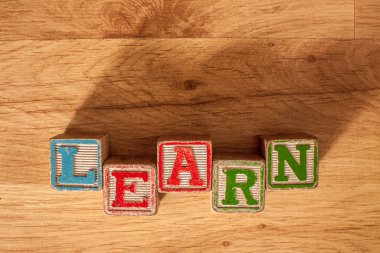 Ahşap oyuncak blok büyü öğrenmek