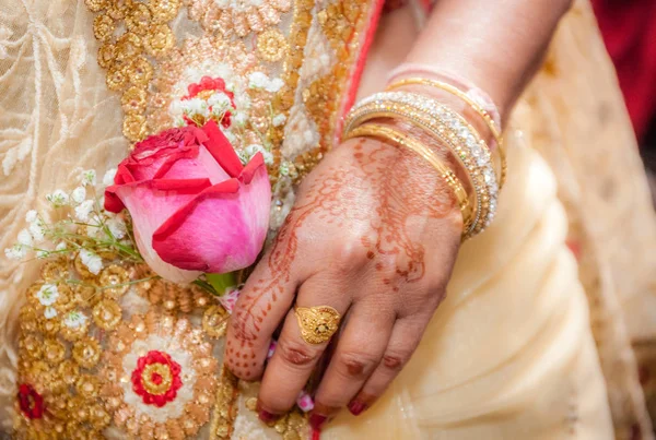 Indické nevěsty ruka — Stock fotografie