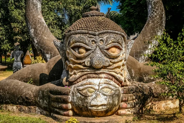 Буддистская скульптура в парке Будды — стоковое фото