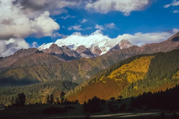 Paisagem alpina deslumbrante Tibete Oriental — Fotografia de Stock