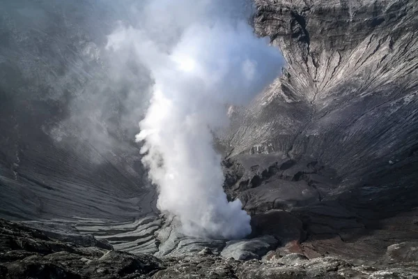 Fumare cratere Bromo — Foto Stock