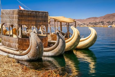 titicaca Gölü tekneler