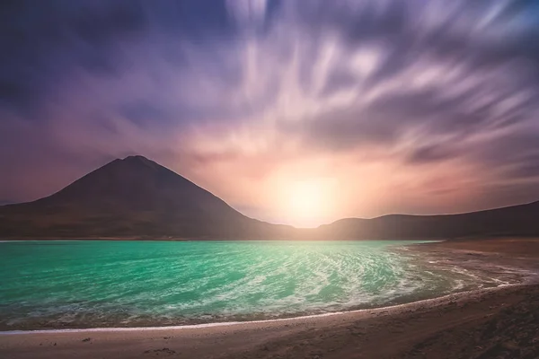 Laguna e vulcano — Foto Stock