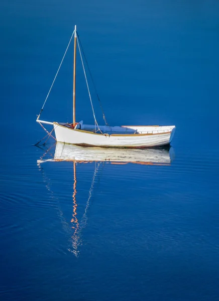 Barco no lago — Fotografia de Stock