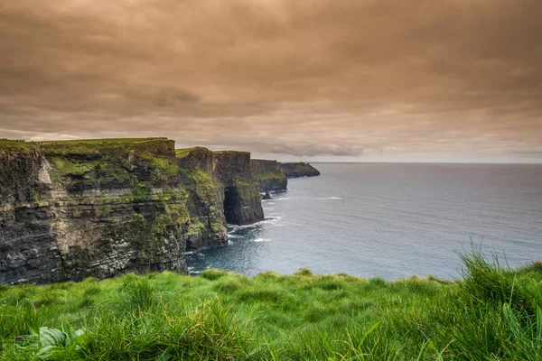 Blick über die Klippen von Moher — Stockfoto