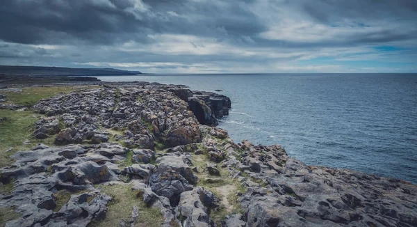 Panoramic view of the cliffs in Doolins Bay — Stock Photo, Image